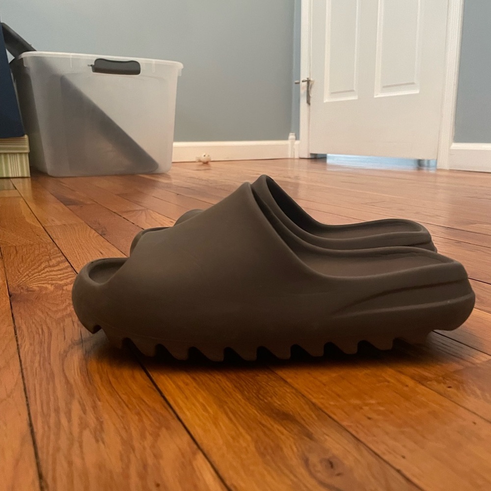 Adidas Yeezy slides size 6